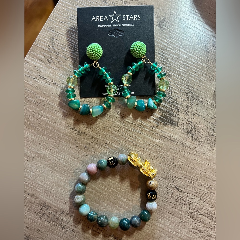 Moss agate bracelet and chalcedony earrings